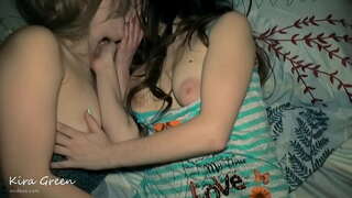 My man naai my warm Stap suster, 3saam Amateur Seks Bj, mastrubasie, deepthroat, kom Skoot in die mond, Deel van kom en&#039;n Groot kom Skoot, 2 meisies 1 man warm paar naai hard