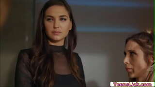 Charlotte Stokely gawe marem kabutuhan dheweke lan dheweke malah bantuan Silvia Saige