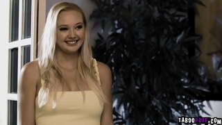 Милфа Ларэн Філіпс і узбуджаны падлетак Пэйслі Портер па чарзе едуць верхам на члене, Адкусваючы велізарнае мужчынскае мяса.