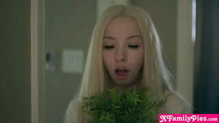 My onversadigbare jong petite meisie kon nie ophou maturbating die slet