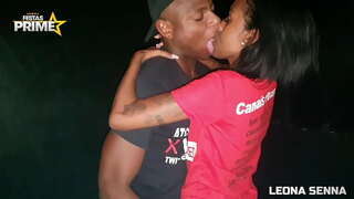 ���ಪ್ಪು ಯುವಕ ತಿಂದು ಸಪೂರ ತುಲ್ಲು ತನ್ನ ದೈತ್ಯ ಮಸ್ತ್