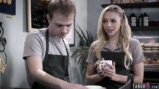 Залуу guy хүлээн зөвшөөрсөн түүний GF тэр дээр хууран мэхэлж, түүний улмаас бэлгийн Залуу guy хүлээн зөвшөөрсөн түүний GF тэр дээр хууран мэхэлж, түүний улмаас бэлгийн