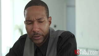 Orang Negro Anak Tirinya Ingin Daddy Untuk Memperlakukan Dia Seperti Seorang Lady