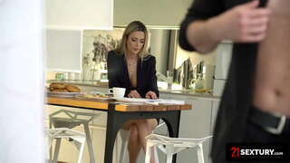 Ρουμανική Μωρό Μου Αγαπά Ένα Καλό Assfucking Για Να Ξεκινήσετε Την Ημέρα