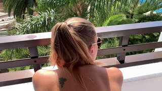 Seksi në ballkon në Puerto de la Cruz Seksi në ballkon në Puerto de la Cruz