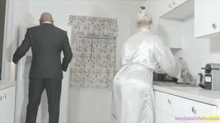 Selah Rains Neem Hierdie Proteïen Verpak BBC Soos Niks