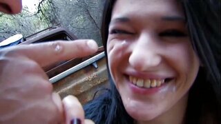 Lisa speserye kry fucked haar groot gat in die bos