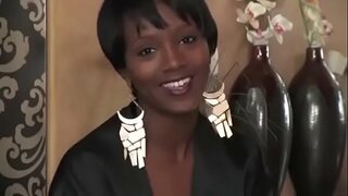 Ebony ilu masturbating kell kosmeetika tabel