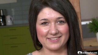 A beleza Amadora chupará seu pau preto duro e foderá sua buceta com força.