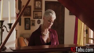 Wong Wadon Ing Omah Muter Nalika Bojomu Iku Adoh - Ryan Keely, Gina Valentina